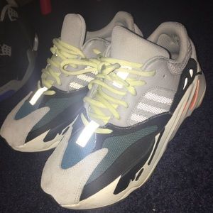 YEZZY BOOST 700 Wave RUNNERS